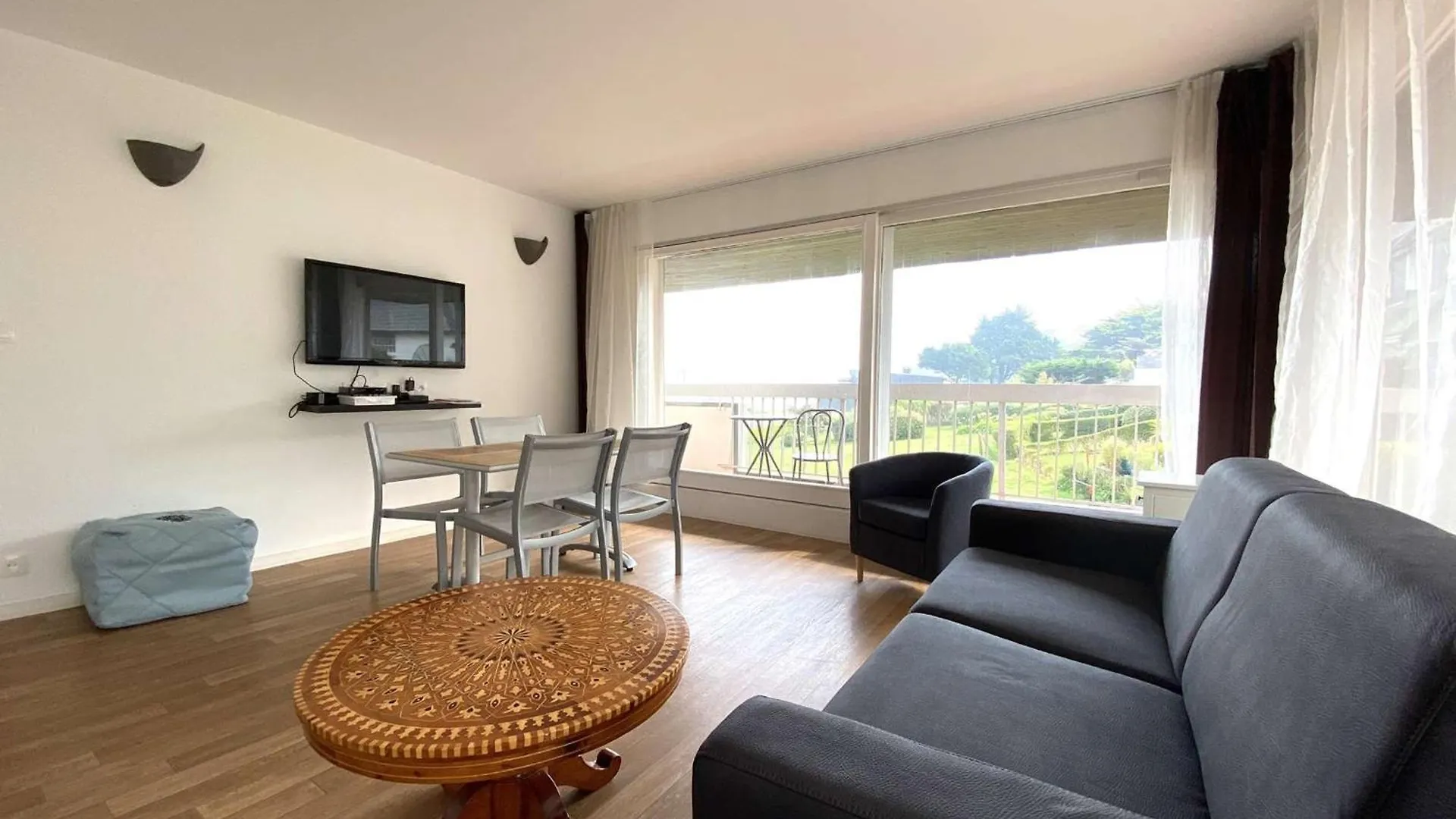 Appartement 3* Avec Terrasse Et Parking, A 2 Pas De La Plage De Trestraou A Perros-Guirec - Fr-1-368-244