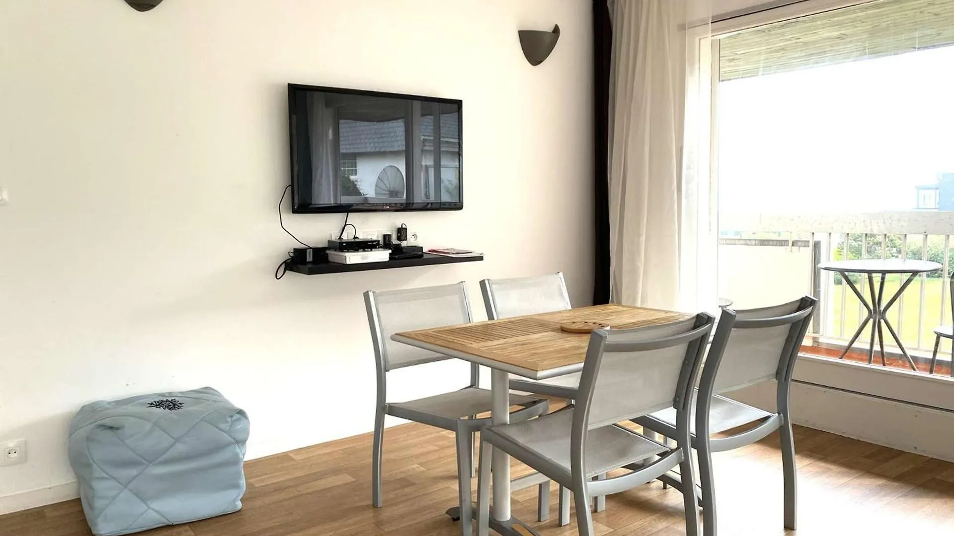 Appartement 3* Avec Terrasse Et Parking, A 2 Pas De La Plage De Trestraou A Perros-Guirec - Fr-1-368-244 0*,  France