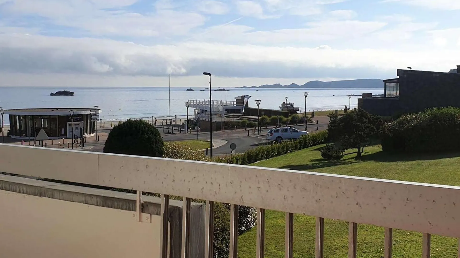 Apartment Appartement 3* Avec Terrasse Et Parking, A 2 Pas De La Plage De Trestraou A Perros-Guirec - Fr-1-368-244