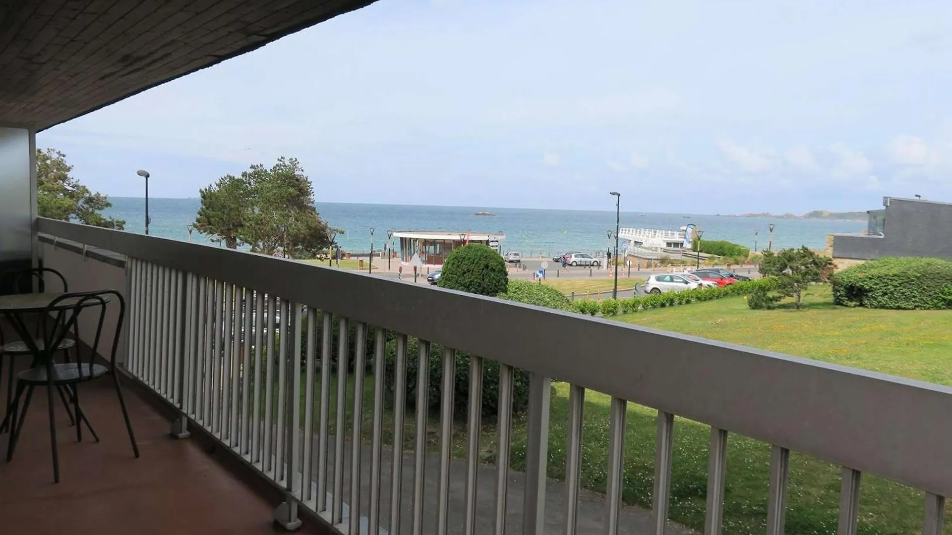 Appartement 3* Avec Terrasse Et Parking, A 2 Pas De La Plage De Trestraou A Perros-Guirec - Fr-1-368-244 0*,